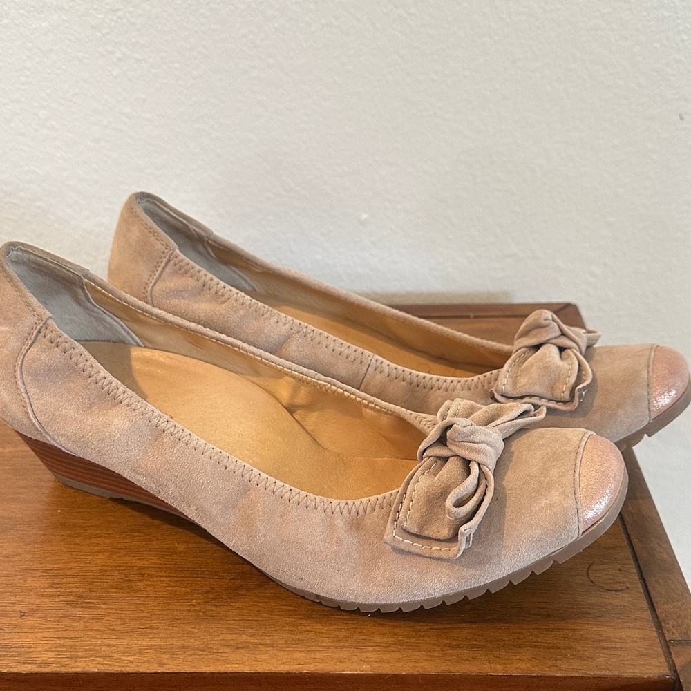 Paul Green Taupe Suede Bow Wedge Pumps
